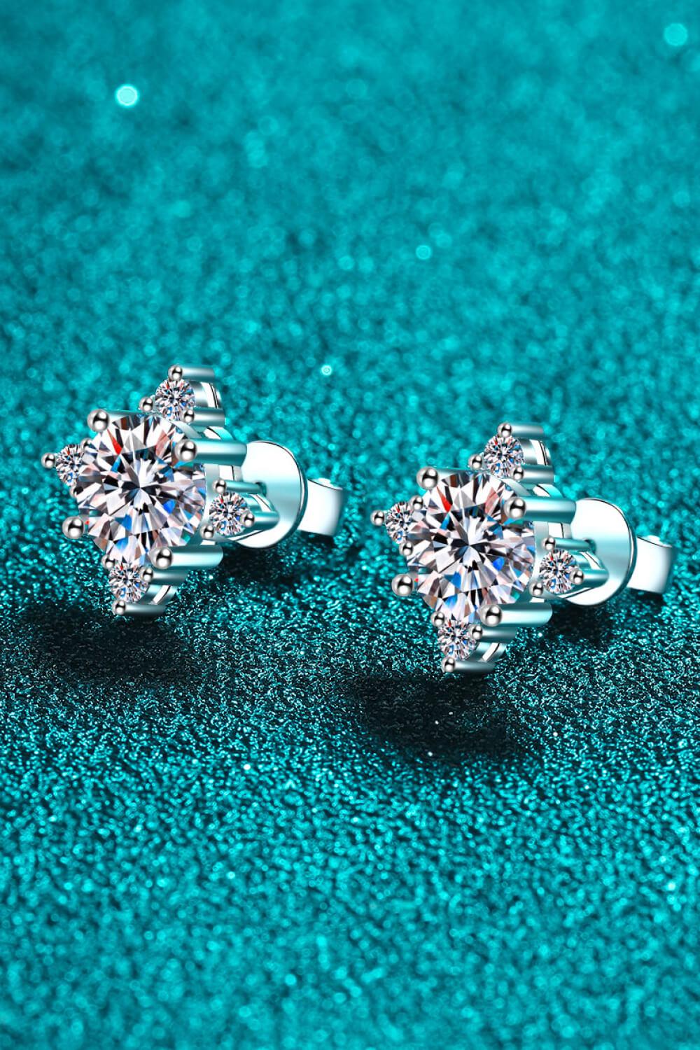 Four Leaf Clover 2 Ct Moissanite Stud Earrings - Rhodium Vermeil- Claude Jewelry Moissanite - Shop claudejewelry.com