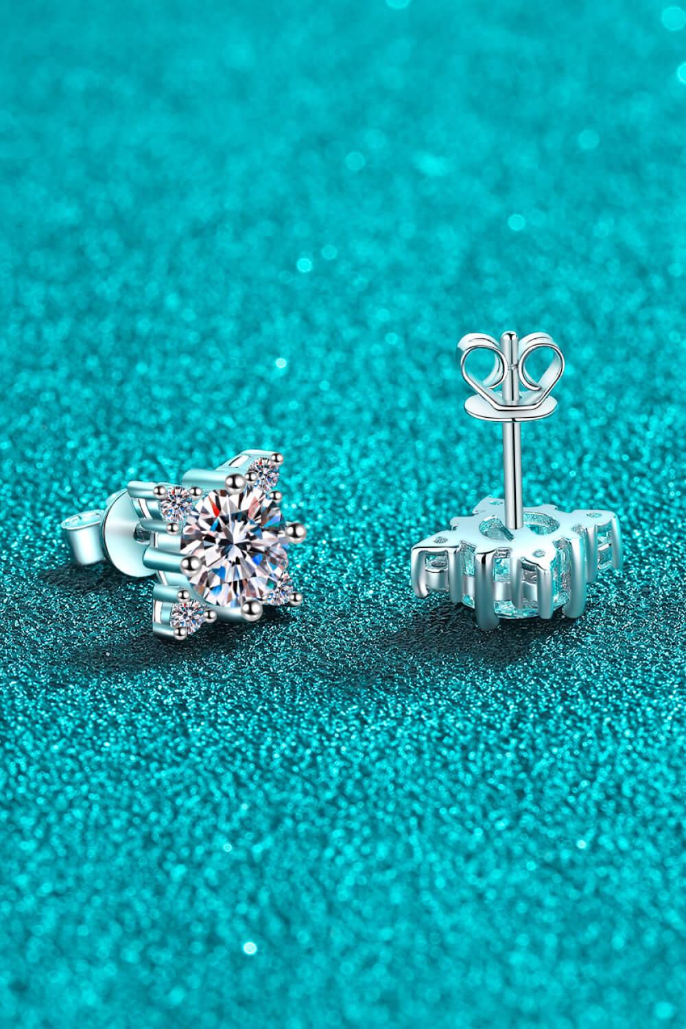 Four Leaf Clover 2 Ct Moissanite Stud Earrings - Rhodium Vermeil- Claude Jewelry Moissanite - Shop claudejewelry.com